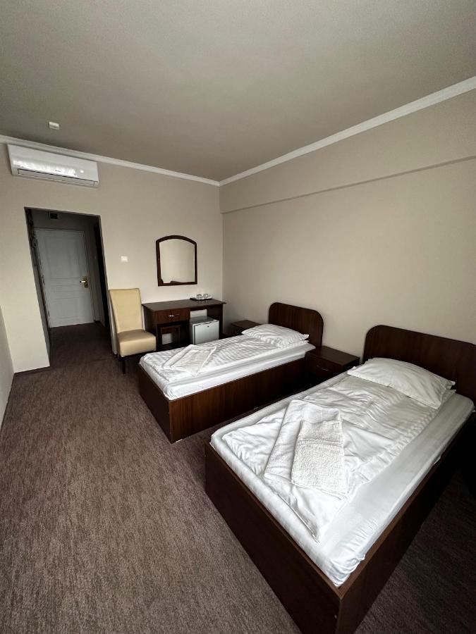 Auberge de jeunesse Romula Imperial à Caracal Extérieur photo