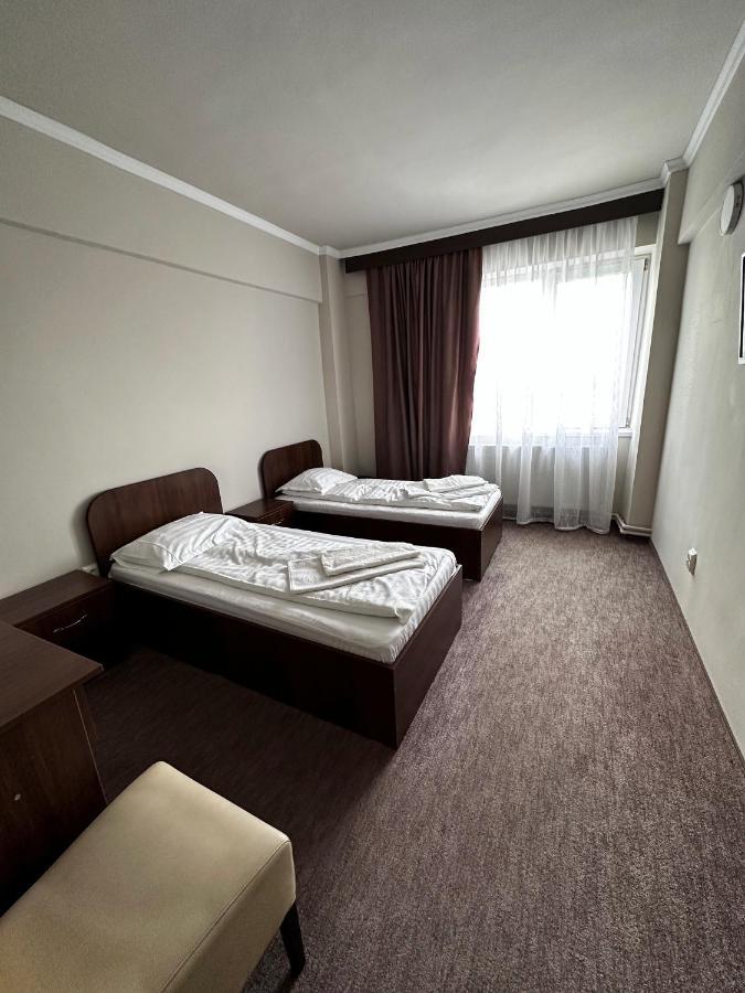 Auberge de jeunesse Romula Imperial à Caracal Extérieur photo