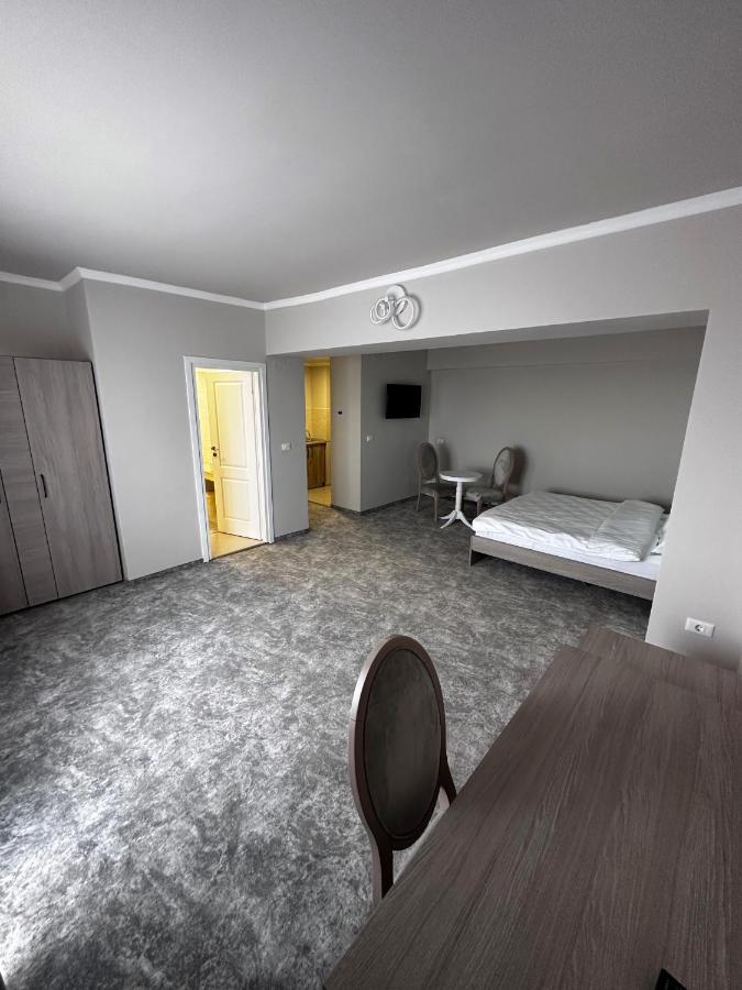 Auberge de jeunesse Romula Imperial à Caracal Extérieur photo