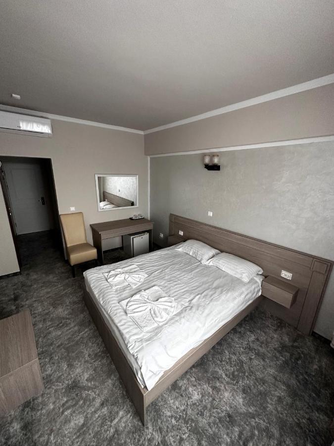 Auberge de jeunesse Romula Imperial à Caracal Extérieur photo