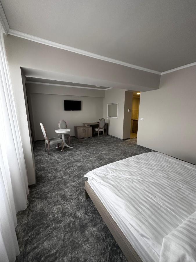 Auberge de jeunesse Romula Imperial à Caracal Extérieur photo