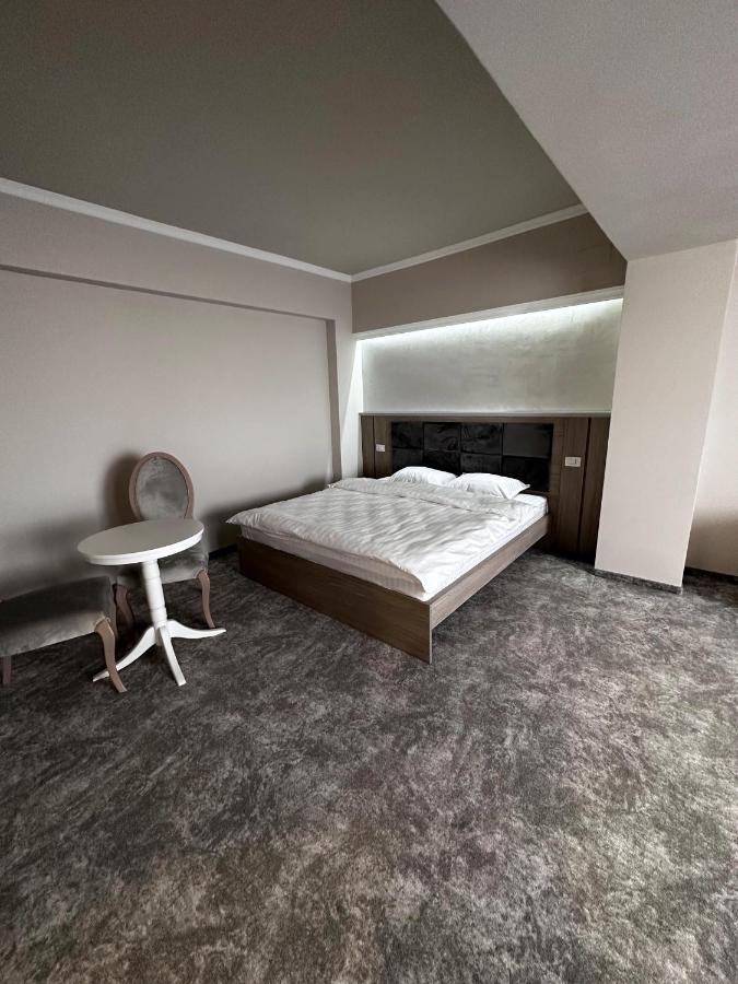 Auberge de jeunesse Romula Imperial à Caracal Extérieur photo